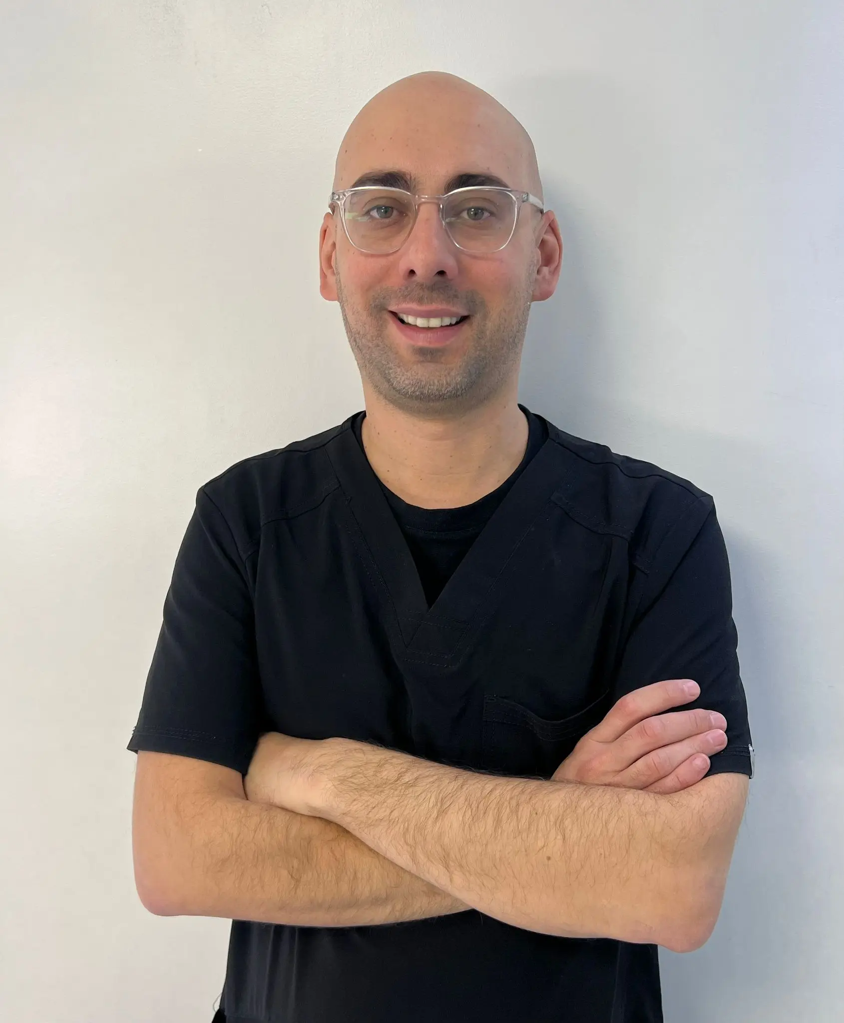Dr. Alejandro Puchkariov - Implantólogo IDU Implantes