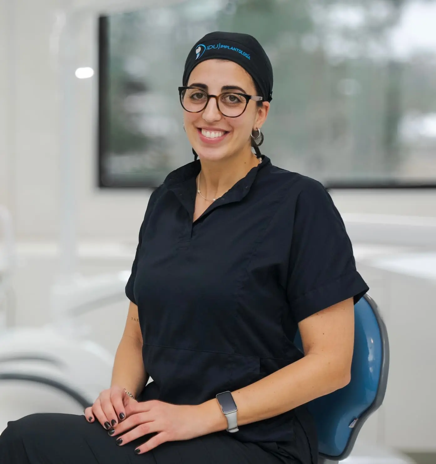 Dra. Valentina Sánchez - Cirujana Implantóloga IDU Implantes